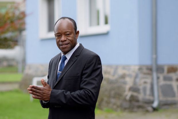 Pape Demba Guèye: Es ist relativ einfach ein zufriedenes Leben zu führen Pape Demba Guèye: Zufriedenes Leben führen